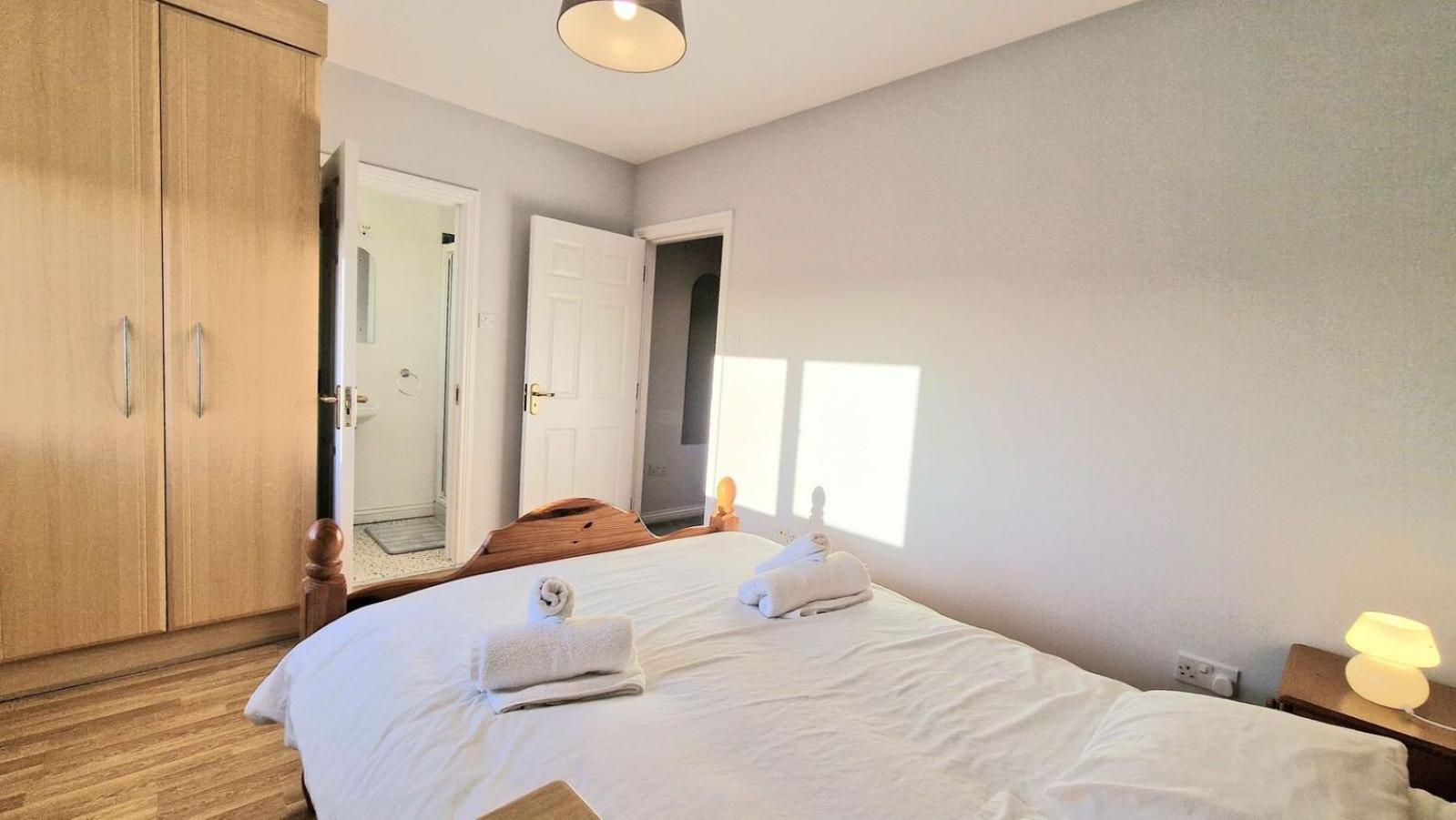 Cosy 3 Bedroom All Ensuites Galway Eksteriør billede