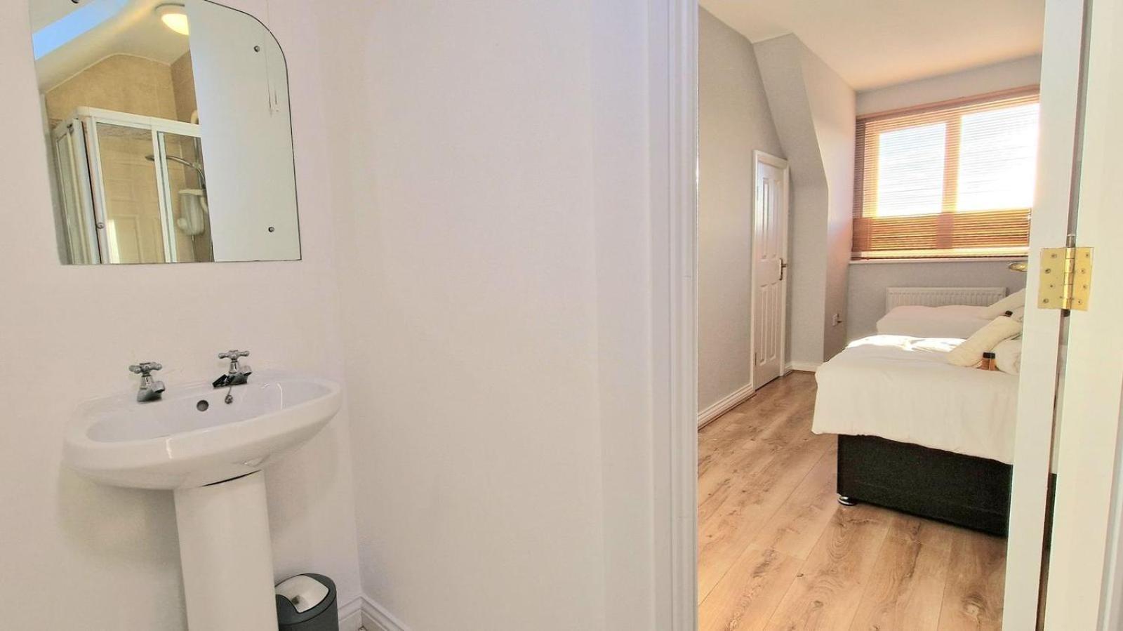 Cosy 3 Bedroom All Ensuites Galway Eksteriør billede