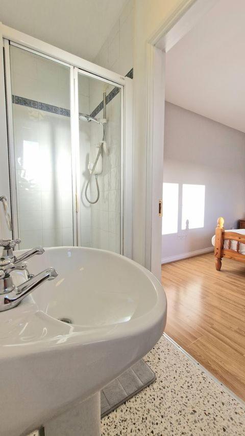 Cosy 3 Bedroom All Ensuites Galway Eksteriør billede