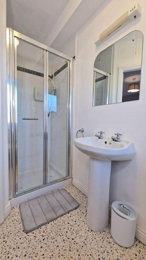 Cosy 3 Bedroom All Ensuites Galway Eksteriør billede